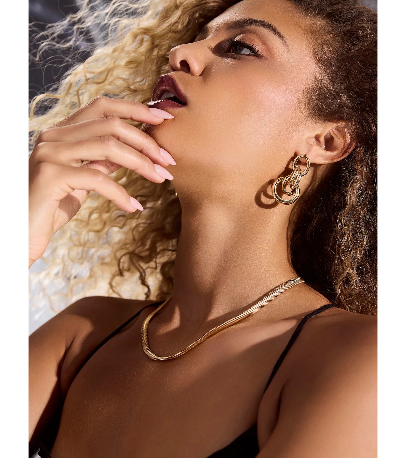 Stylish Crowd Hoop Drop Earrings - Image 3