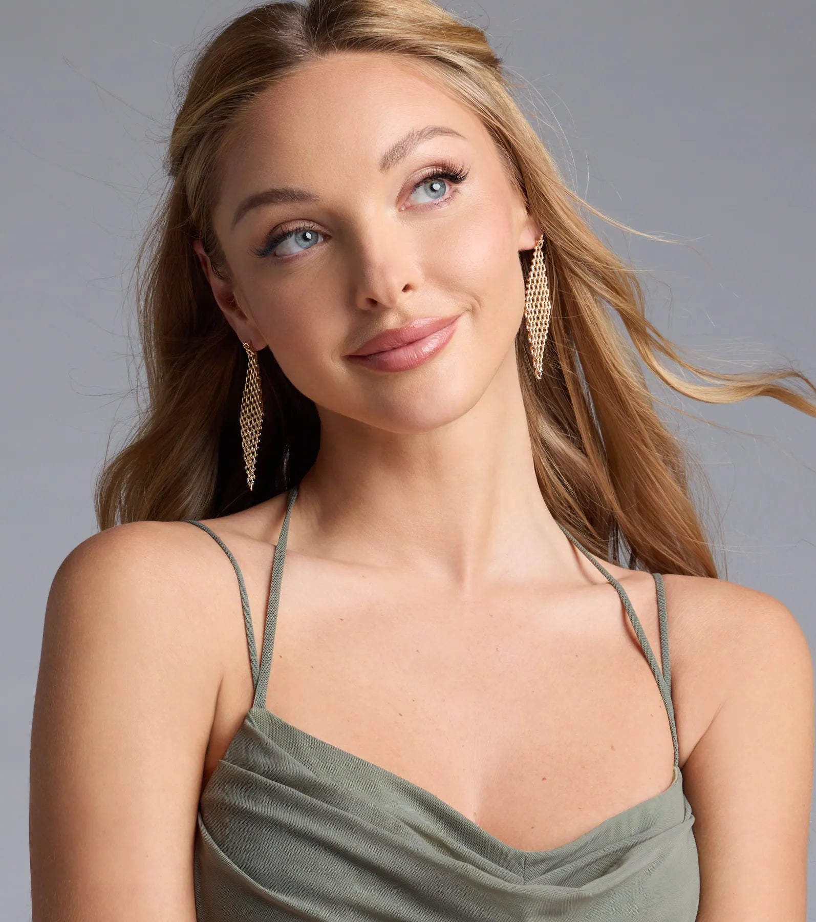 Chic Marvel Mesh Statement Earrings - Image 2