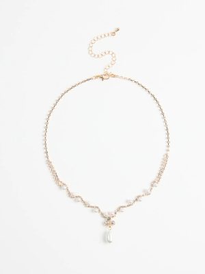 Chic Elegance Rhinestone And Pearl Necklace