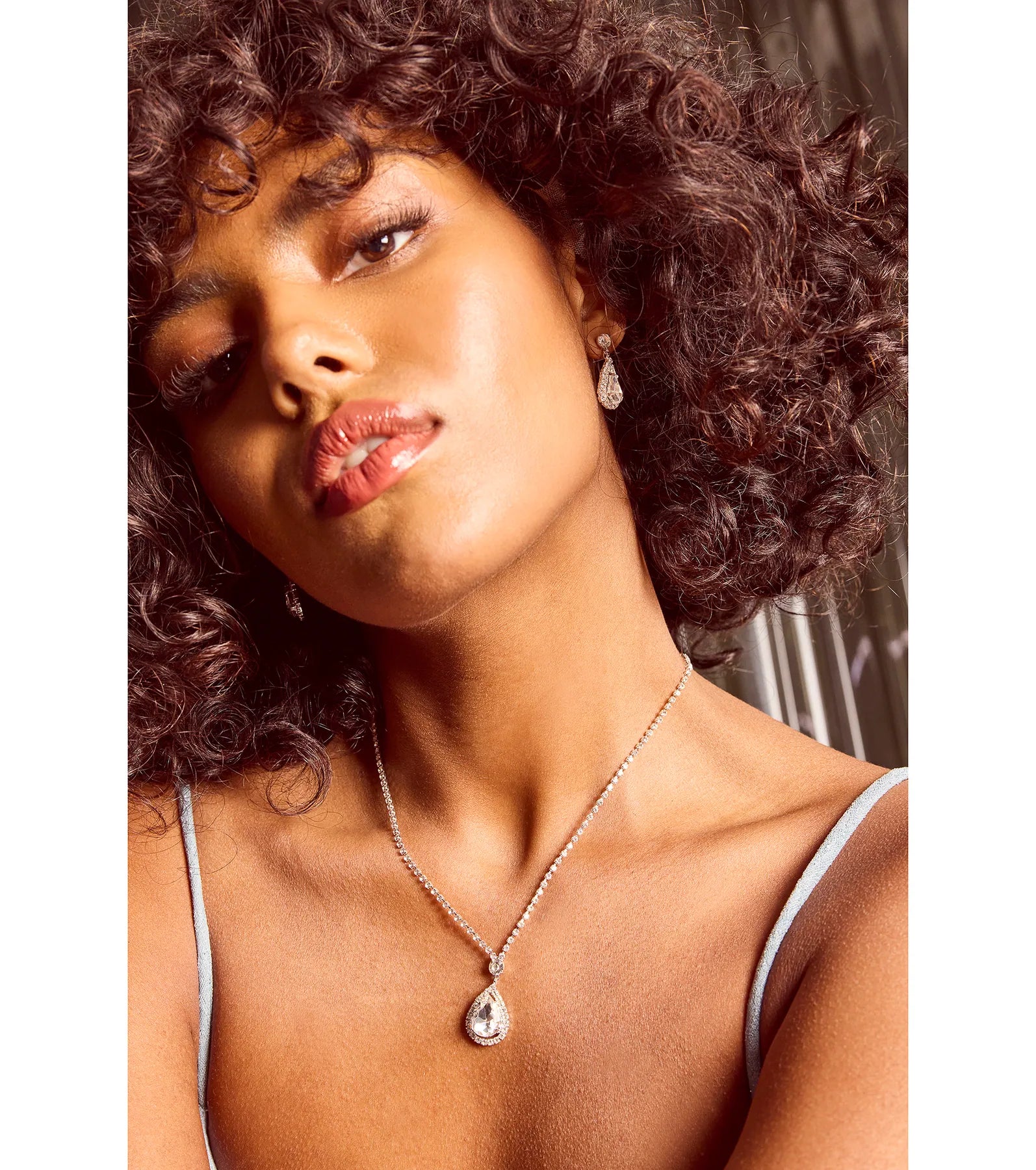Luxe Teardrop Rhinestone Necklace And Earrings Set - Image 3