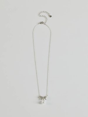 Simple And Stunning Rhinestone Bow Necklace