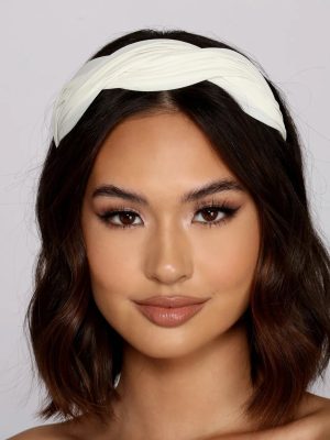 Trendy Twisted Detail Headband