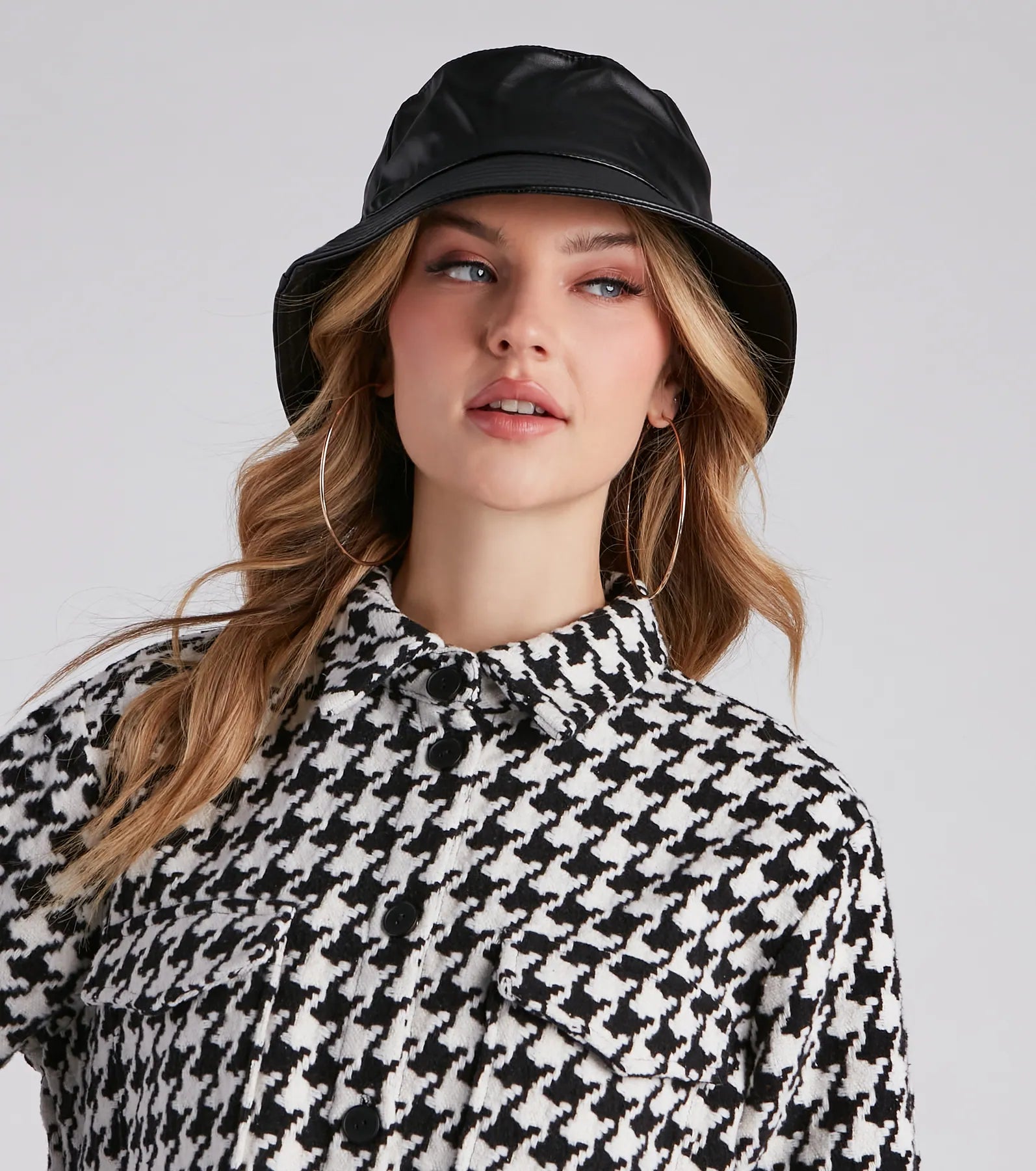 Trendy And Sleek Faux Leather Bucket Hat - Image 2